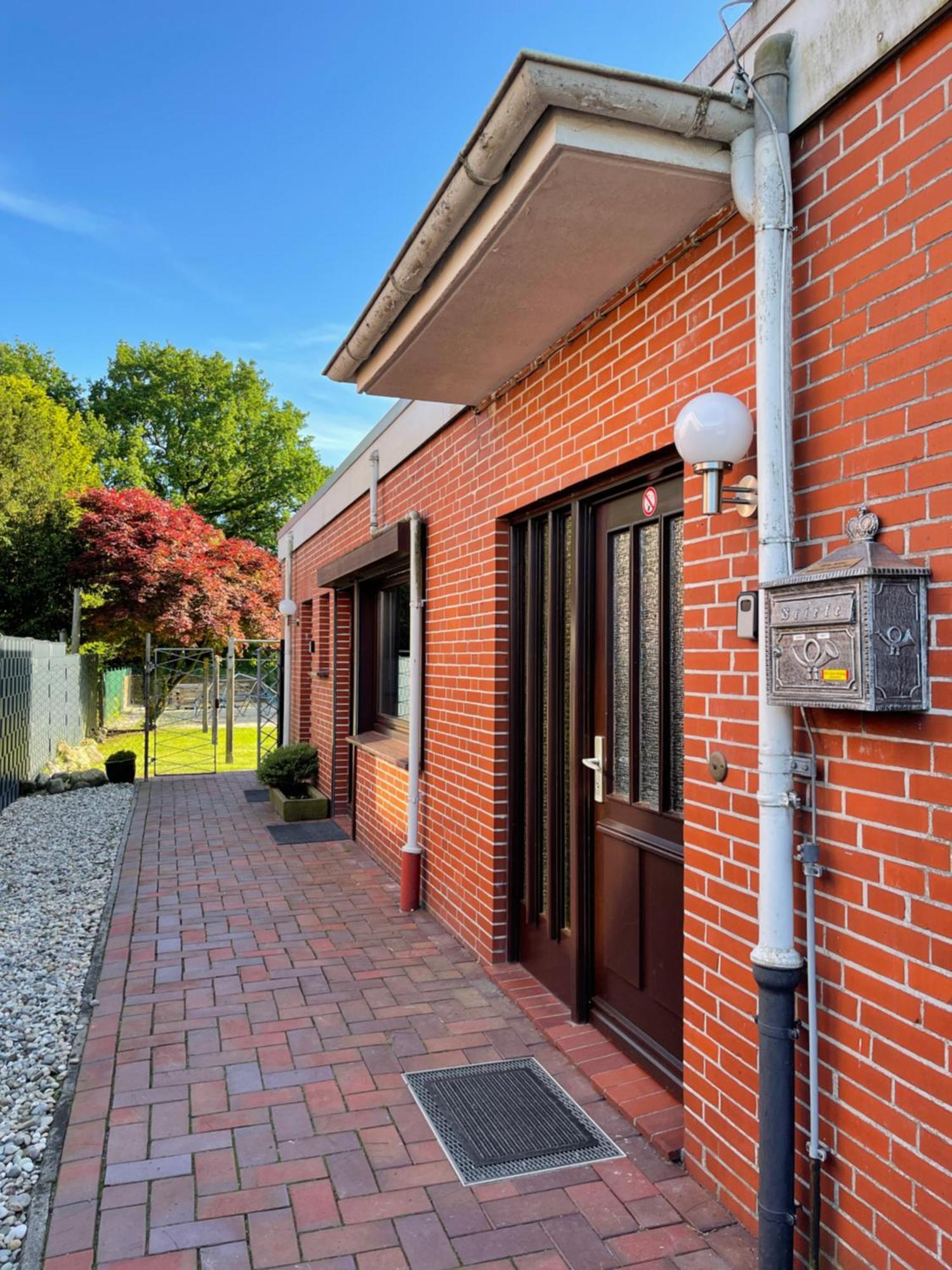 Ferienwohnung Im Erdgeschoss Mit Eingezaeunten Garten Und Terrasse Aurich Buitenkant foto